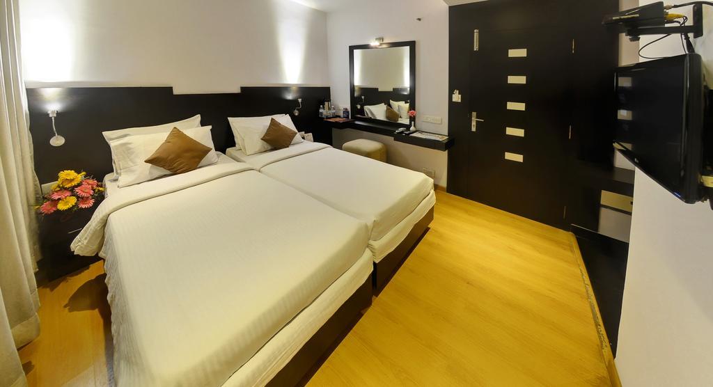 Hotel Gokulam Park Chennai Exterior photo