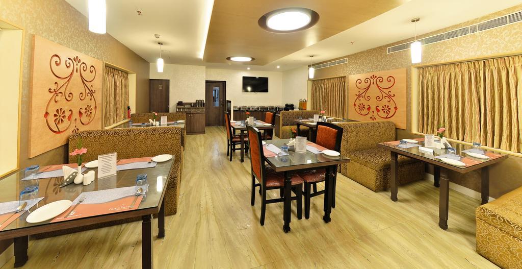 Hotel Gokulam Park Chennai Exterior photo