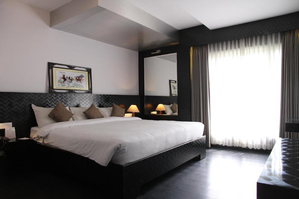 Hotel Gokulam Park Chennai Exterior photo