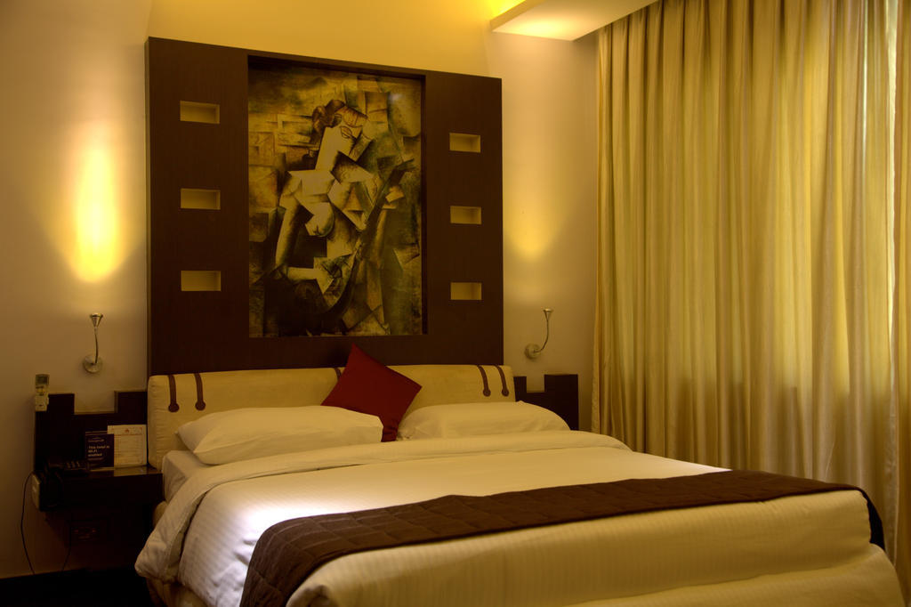Hotel Gokulam Park Chennai Exterior photo