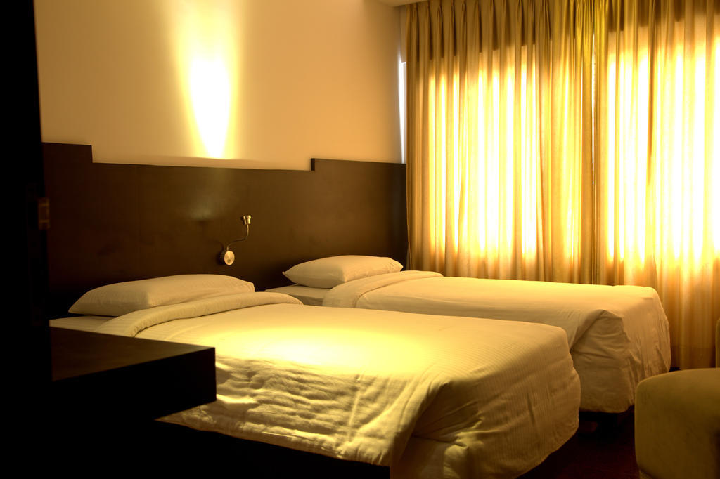 Hotel Gokulam Park Chennai Exterior photo