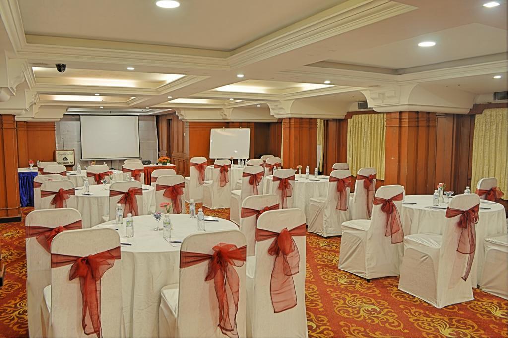 Hotel Gokulam Park Chennai Exterior photo