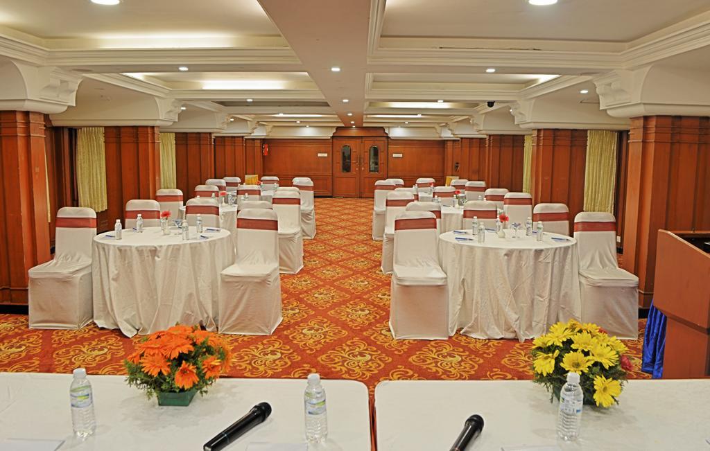 Hotel Gokulam Park Chennai Exterior photo