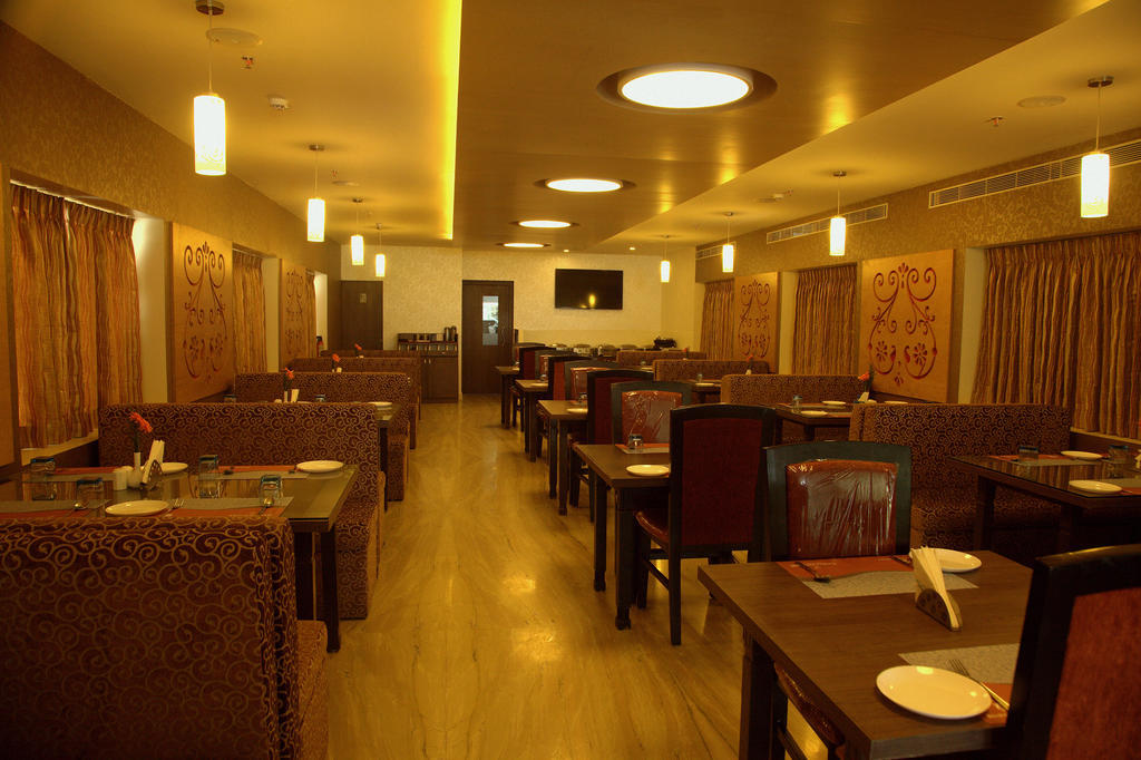 Hotel Gokulam Park Chennai Exterior photo