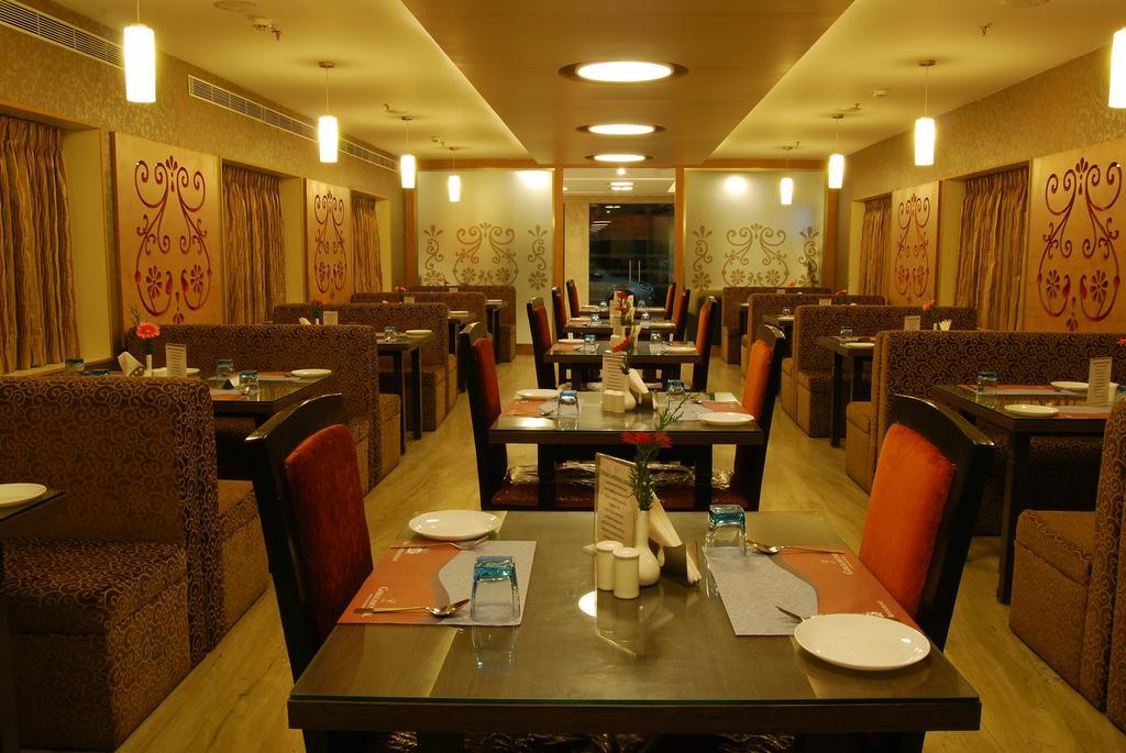 Hotel Gokulam Park Chennai Exterior photo
