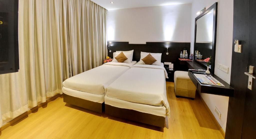 Hotel Gokulam Park Chennai Room photo